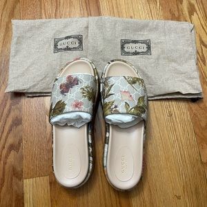 Gucci GG Flora Platform Slides